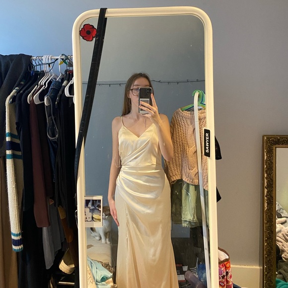 beautiful satin bridesmaids dress with a short side slit and ruching details - Picture 1 of 3